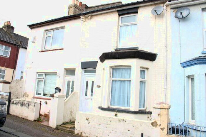 3 Bedroom Terraced House To Rent In Cobden Road, Chatham, ME4