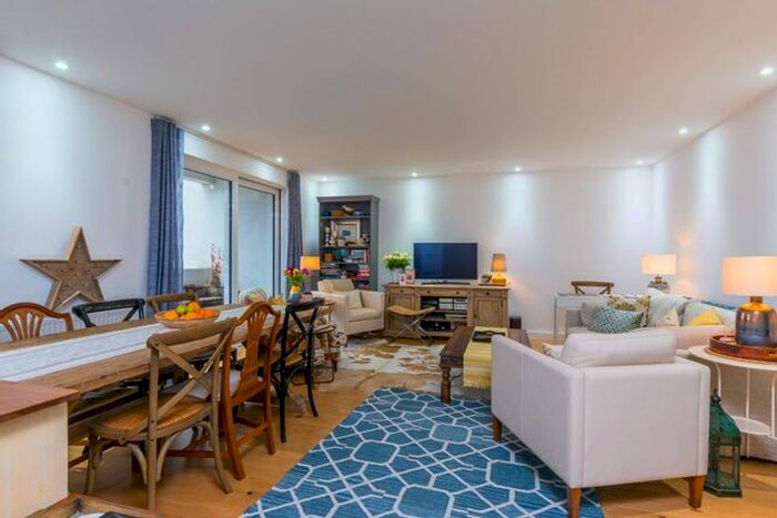 2 Bedroom Flat To Rent In Putney Hill, Putney, London, SW15