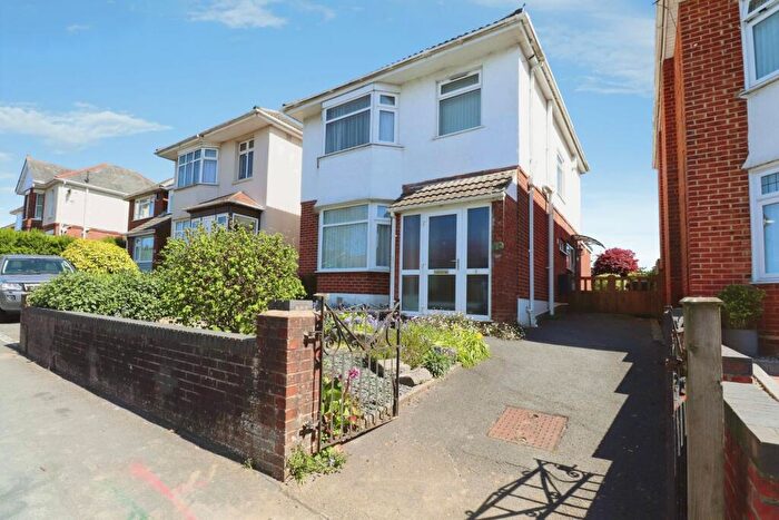 3 Bedroom Detached House For Sale In Kinson Road, Bournemouth, BH10