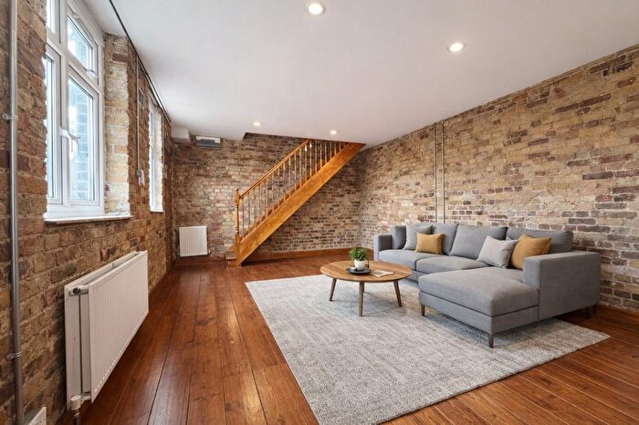 2 Bedroom Flat To Rent In Manor Road, London, N16