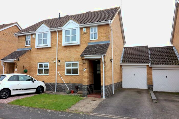 2 Bedroom Semi-Detached House To Rent In Lavender Close, Luton, Bedfordshire, LU2