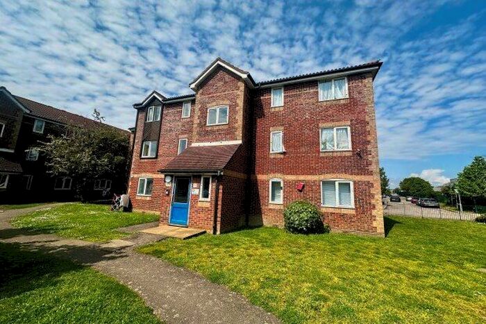 2 Bedroom Flat To Rent In Chantress Close, Dagenham, RM10