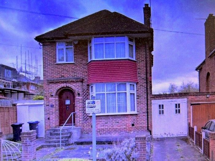 4 Bedroom Detached House To Rent In Crowland Gardens, Southgate, N14