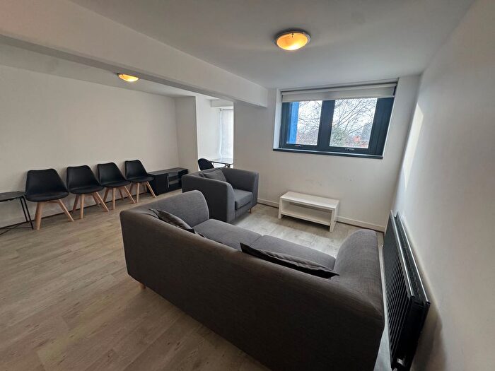 1 Bedroom Flat To Rent In Whingate, Leeds, LS12