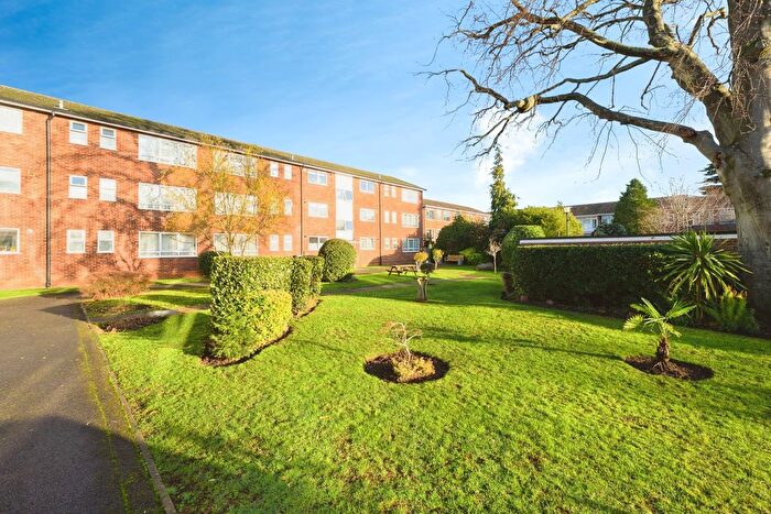 3 Bedroom Flat For Sale In Stanley Road, Sutton, SM2