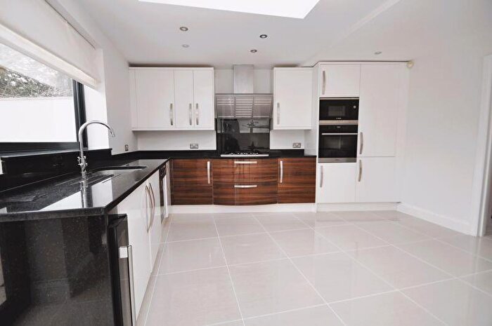 5 Bedroom Semi-Detached House To Rent In Beechcroft Avenue, New Malden, KT3