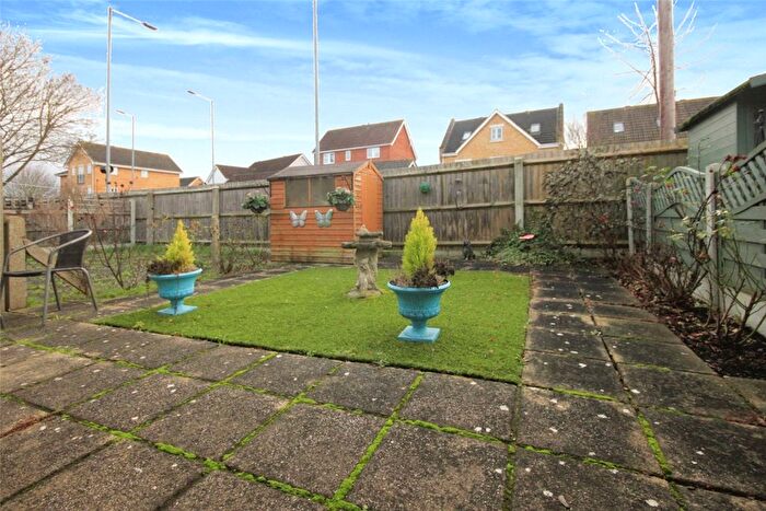 2 Bedroom Bungalow For Sale In Pine Close, Wickford, Essex, SS12