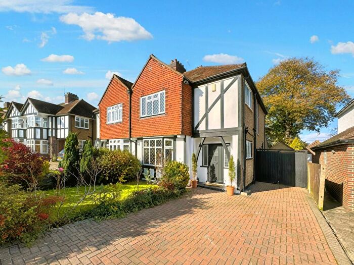 3 Bedroom Semi-Detached House To Rent In Lakeside Drive, Bromley, BR2