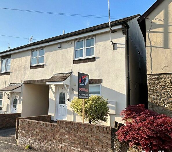 4 Bedroom Semi-Detached House For Sale In Abbey Street, Cinderford, GL14