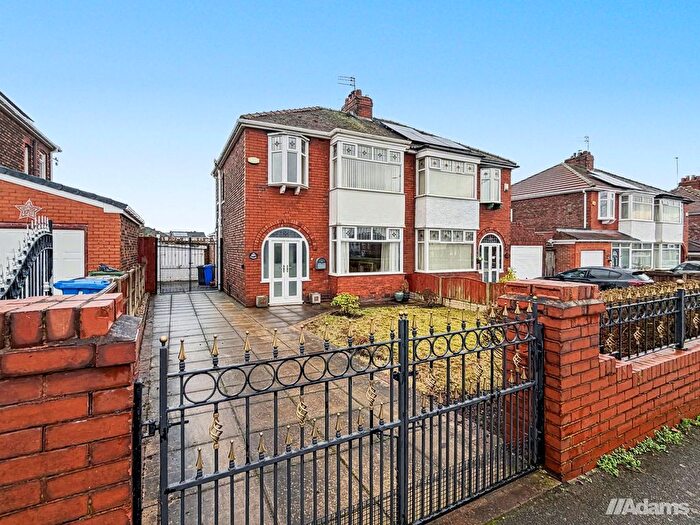 3 Bedroom Semi-Detached House For Sale In Kingsway, Widnes, WA8