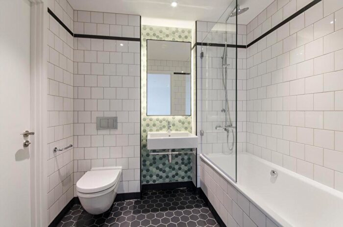 1 Bedroom Flat To Rent In Kent Building, London City Island, E14