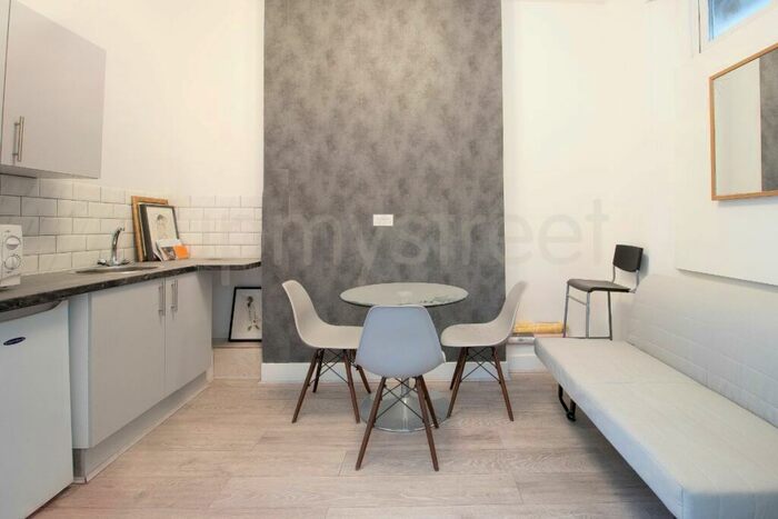 1 Bedroom Flat To Rent In Camden High Street, London, NW1