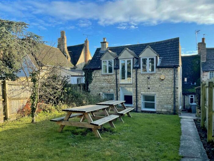 2 Bedroom Flat To Rent In St. Peters Street, Stamford, PE9