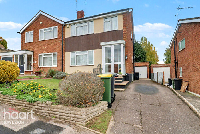 3 Bedroom Semi Detached House For Sale In Southview Close, Rayleigh, SS6