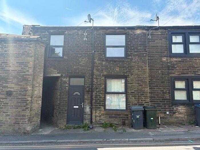 2 Bedroom End Of Terrace House To Rent In Roper Lane, Queensbury, BD13