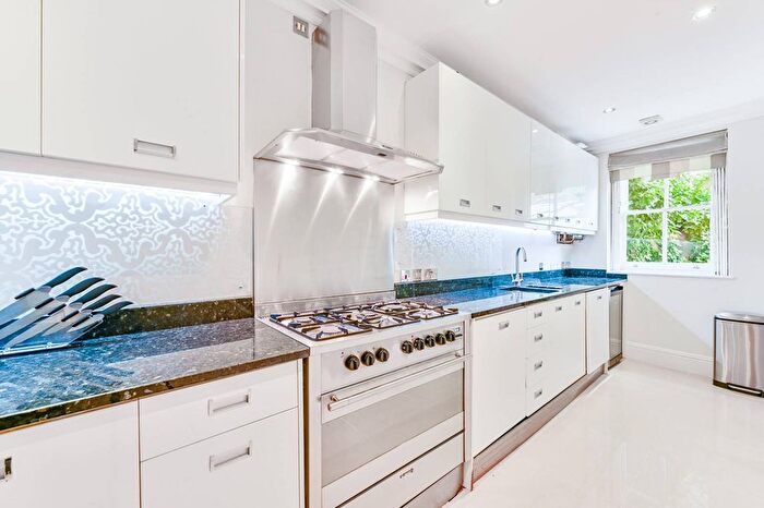 2 Bedroom Flat To Rent In Randolph Road, Little Venice, London, W9