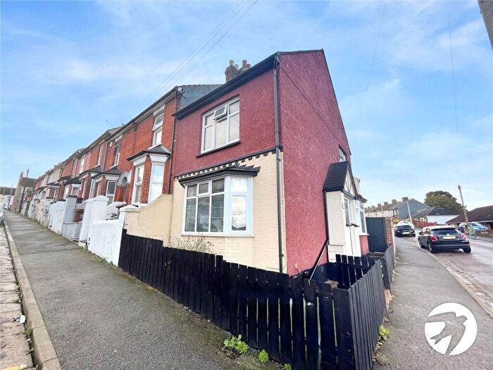 2 Bedroom End Of Terrace House For Sale In Beaconsfield Road, Chatham, Kent, ME4