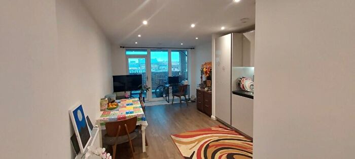 2 Bedroom Flat To Rent In Brewers Square, Dartford, Kent, DA1