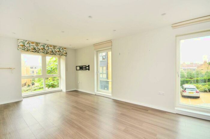 2 Bedroom Flat To Rent In Loxford House, Islington, London, N5