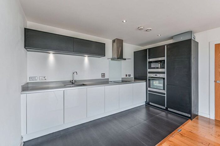 2 Bedroom Flat To Rent In Oxborough House, Eltringham Street, Wandsworth, London, SW18