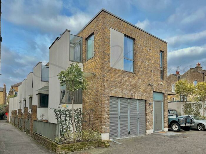 2 Bedroom Flat For Sale In College Yard, Kentish Town, NW5