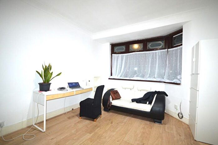 3 Bedroom Terraced House To Rent In Alexandra Road, London, E6