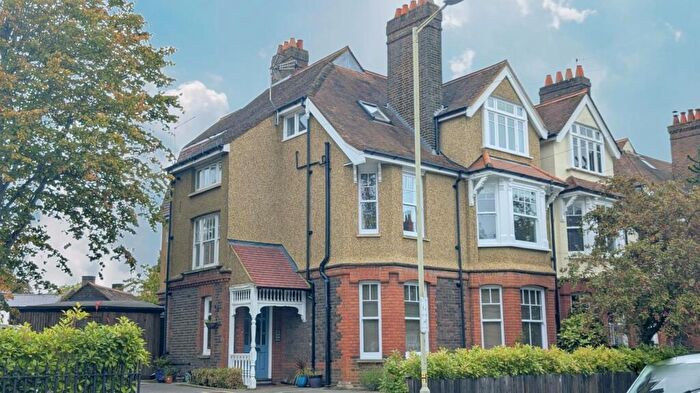 2 Bedroom Apartment To Rent In Avenue Road, St Albans, AL1