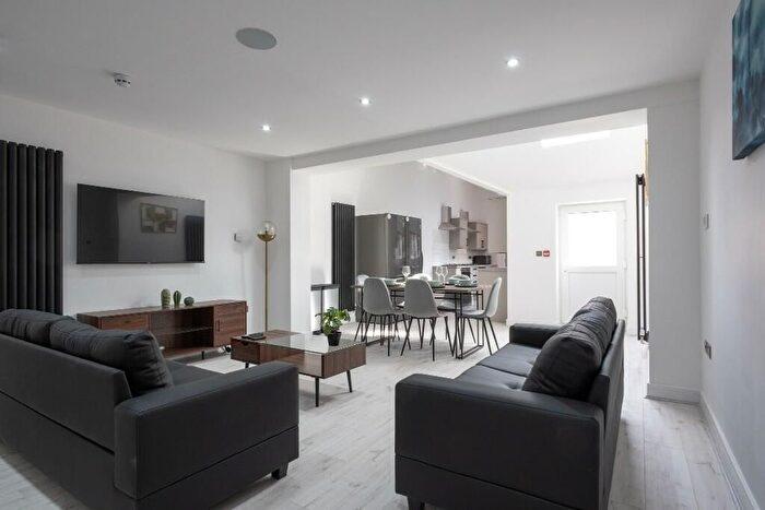 6 Bedroom Semi-Detached House To Rent In Avondale Street, Lincoln, LN2