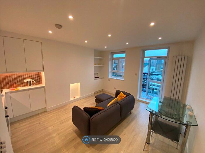 2 Bedroom Flat To Rent In Manchester House, London, SE17