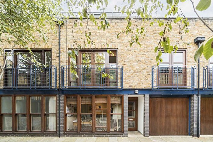 2 Bedroom Property To Rent In Golden Cross Mews, London, W11