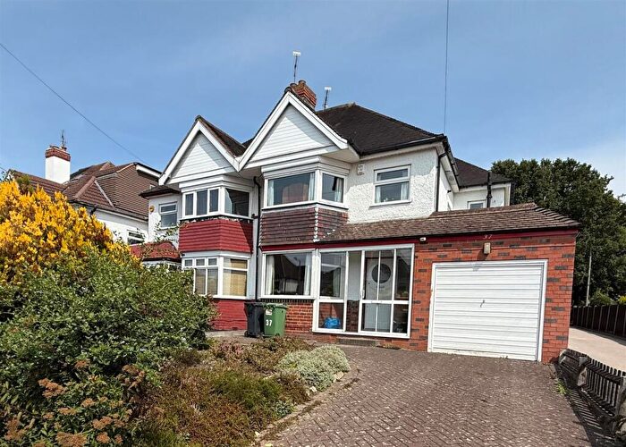 3 Bedroom Semi-Detached House For Sale In Frankley Avenue, Halesowen, B62