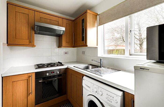 1 Bedroom Flat To Rent In Plowman Close, Edmonton, N18