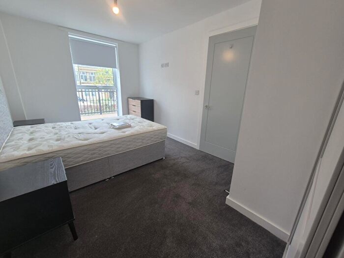 1 Bedroom Apartment To Rent In Cow Green, Halifax, HX1