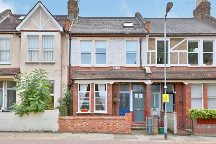 2 Bedroom Flat To Rent In Vartry Road, N15