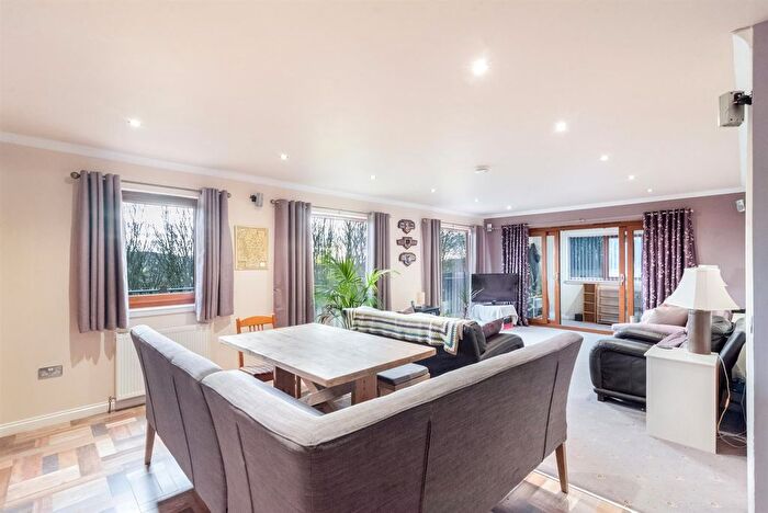 2 Bedroom Detached House For Sale In Hill View Lodges, Rumbling Bridge, KY13