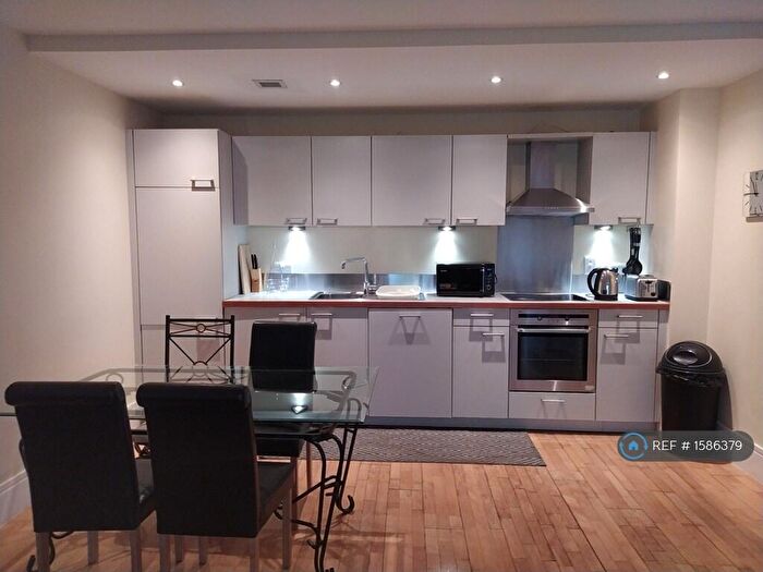 2 Bedroom Flat To Rent In Lower Chatham Street, Manchester, M1