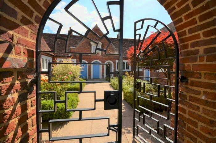 1 Bedroom Cottage To Rent In High Street, Old Amersham, Amersham, HP7