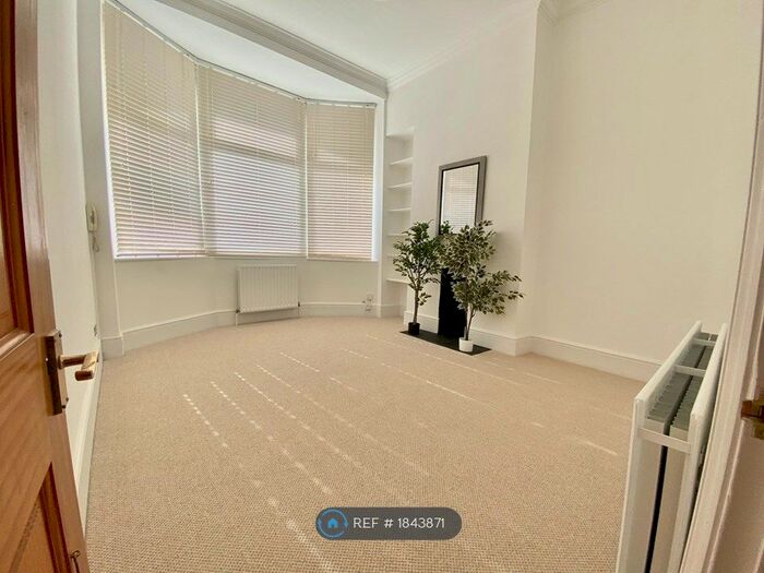 2 Bedroom Flat To Rent In Honor Oak Park, London, SE23