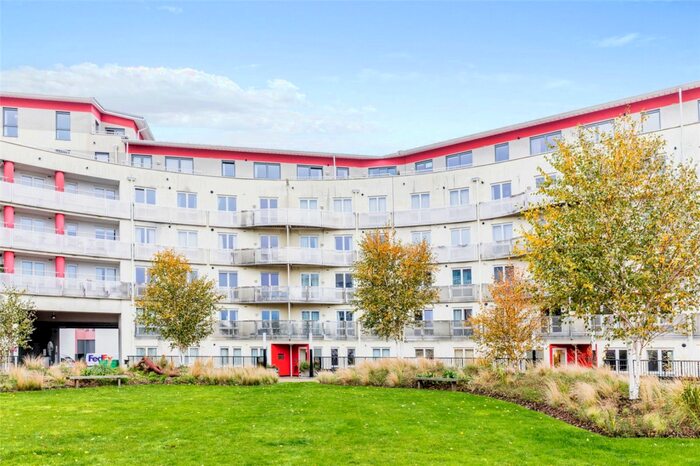 2 Bedroom Flat To Rent In The Crescent, Hannover Quay, Bristol Harbourside, BS1