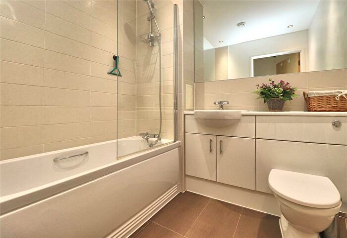 1 Bedroom Flat To Rent In Woking, Surrey, GU22