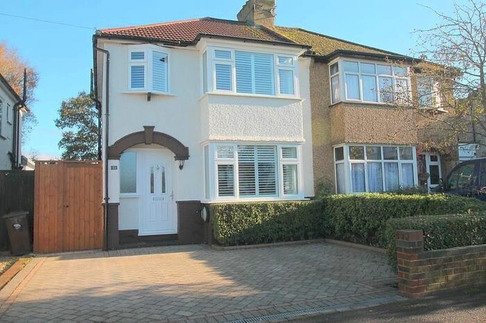 3 Bedroom Property To Rent In Verdayne Gardens, Warlingham, CR6