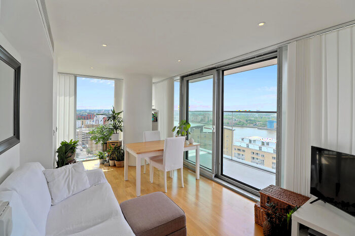 1 Bedroom Apartment To Rent In The Landmark, Canary Wharf, E14