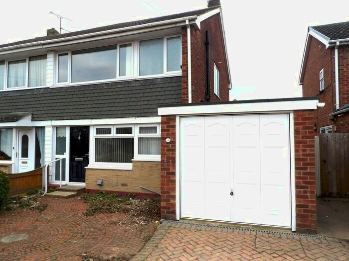 3 Bedroom Semi-Detached House To Rent In Bullivant Road, Hatfield, Doncaster, DN7