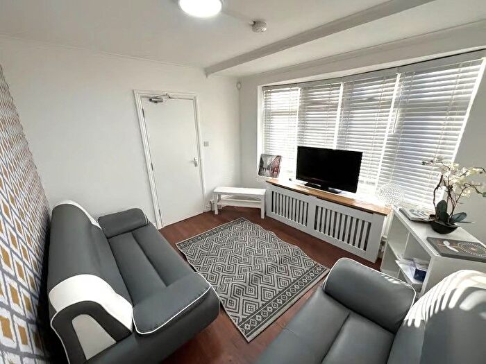 4 Bedroom Terraced House To Rent In Chingford Avenue, London, E4