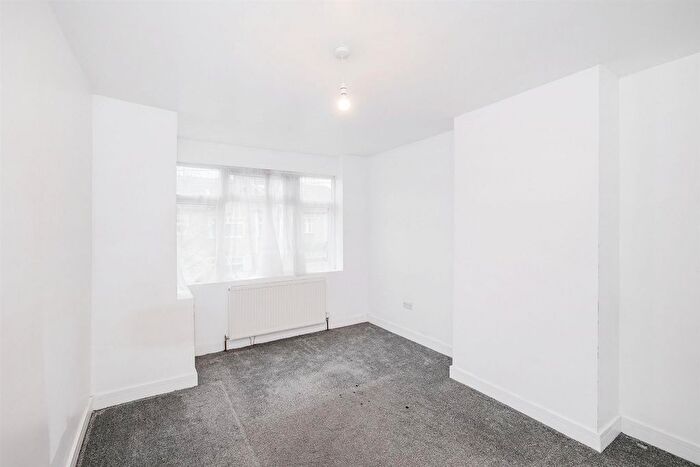 3 Bedroom Terraced House For Sale In Cavendish Drive, London, E11