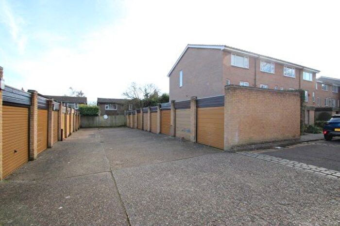 Property To Rent In Green Acres, Croydon, CR0