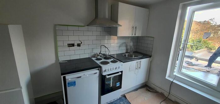 Studio To Rent In Putney Bridge Road, Flat, London, SW15