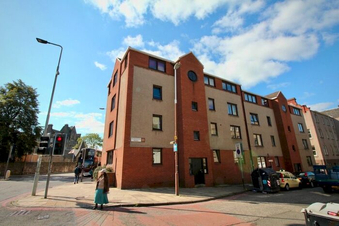 2 Bedroom Flat To Rent In Murieston Road, Dalry, Edinburgh, EH11