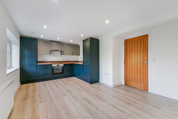 2 Bedroom Flat For Sale In Kingswood Way, Selsdon, South Croydon, CR2