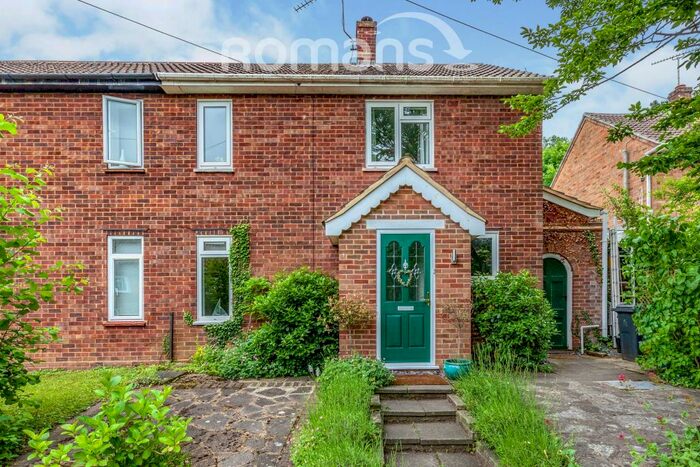 3 Bedroom Semi-Detached House To Rent In Courtlands, SL6